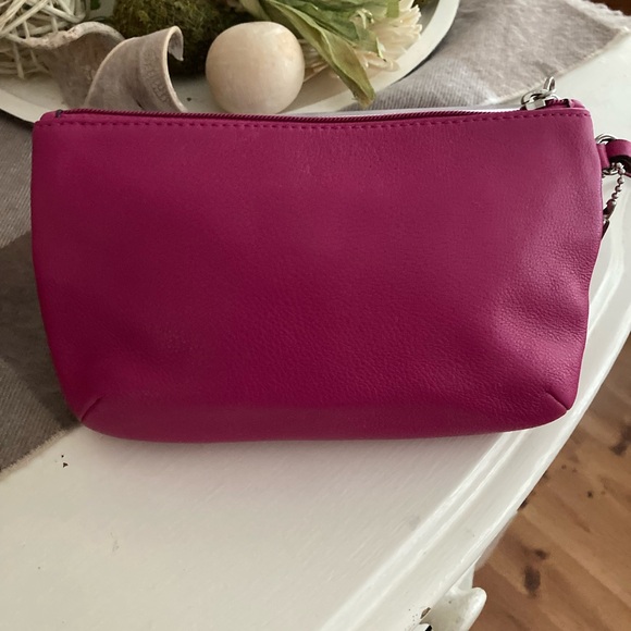 Coach Park Leather Medium Wristlet Clutch - Picture 3 of 12